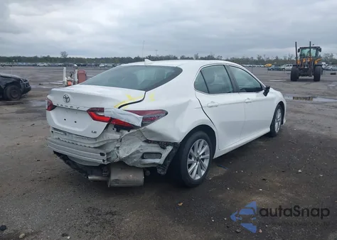 2022 Toyota Camry Le z USA, uszkodzony, nr VIN 4T1C11AK3NU667365